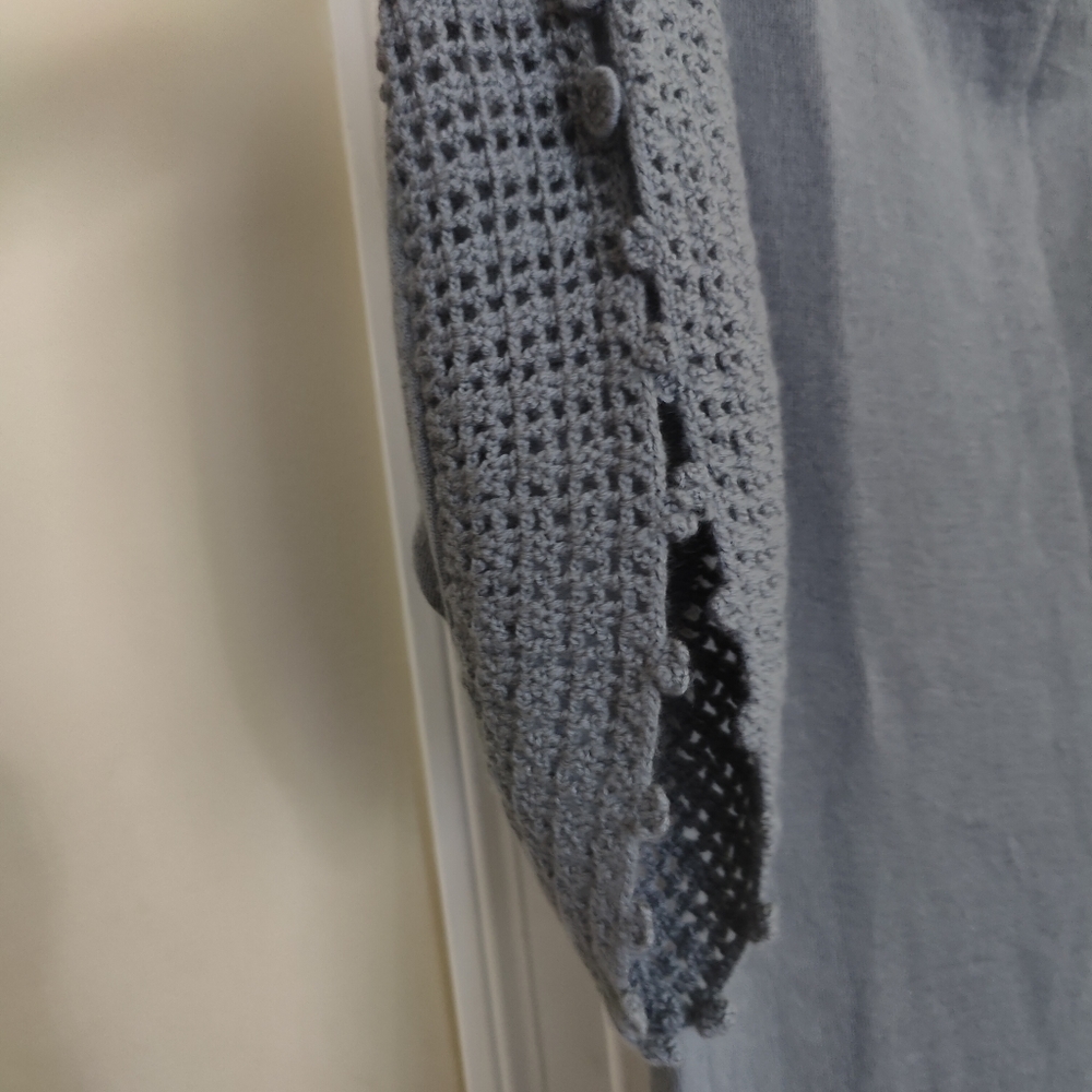 Theory women's cashmere Boat Neck Split sleeves Crochet Sweater. Medium. Pewter. - Picture 6 of 6